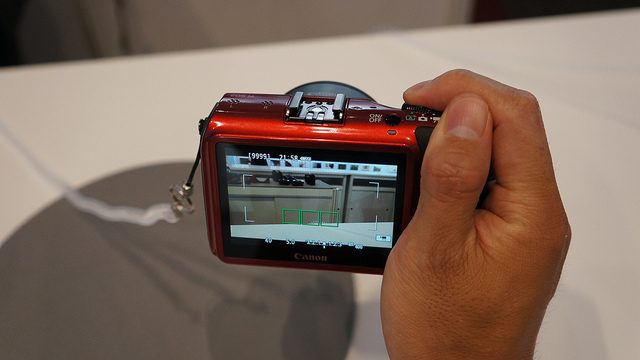 Canonのミラーレスデジカメ　Eos mの液晶画面操作を動画で紹介するぞ！
