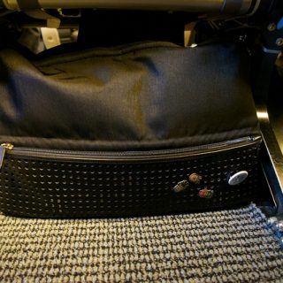 ひらくPCバッグこそ、最高の飛行機内持ち込み用バッグだったぞ！