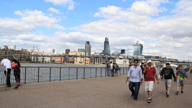 【ロンドン観光】通称「ぐらぐら橋」と呼ばれる徒歩専用「ミレニアムブリッジ」をわたってきたぞ！