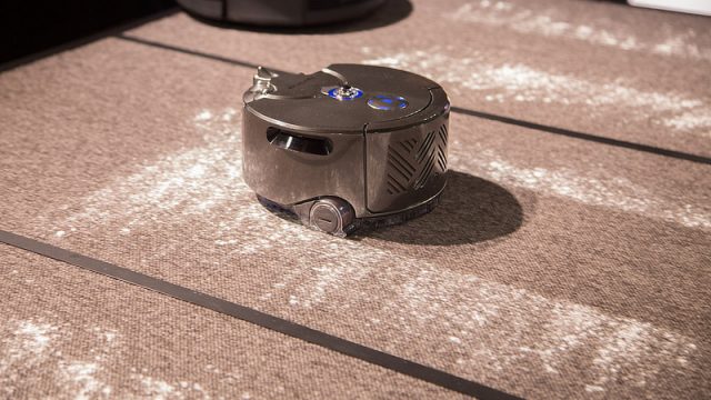 【dyson360 eye】ダイソンの自動掃除ロボットの吸引力は他社製品の比じゃないぞ！