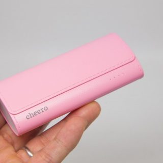 【新発売！】女性向けモバイルバッテリー！cheeroからレザー調の質感＆iPhone２回分充電の「cheero GRIP4」が発売だぞ！