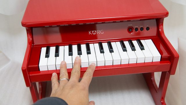 楽器メーカーがまじめに作った、子ども用の本格的な電子ピアノ！「KORG」のタイニーピアノが良いぞ！