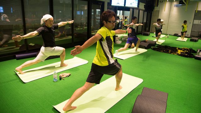 【2回無料体験あり！】新宿タイカンズで手ブラで体幹エクササイズ！ゴルフやテニス、ランニングをする人は体幹を鍛えると良いぞ！【AD】