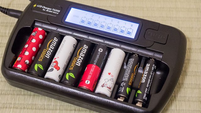 エネループなど単三&単四充電池を頻繁に充電するなら！液晶表示付きで8本同時に充電できる充電器が便利だぞ！