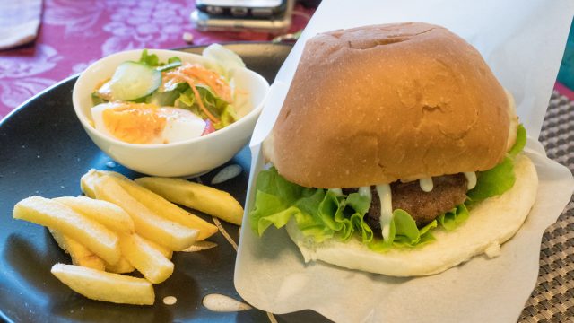 【伊豆高原】伊豆牛ハンバーガーやパンケーキ！「カフェ イーストヒルズ」がランチもカフェもオススメだぞ！