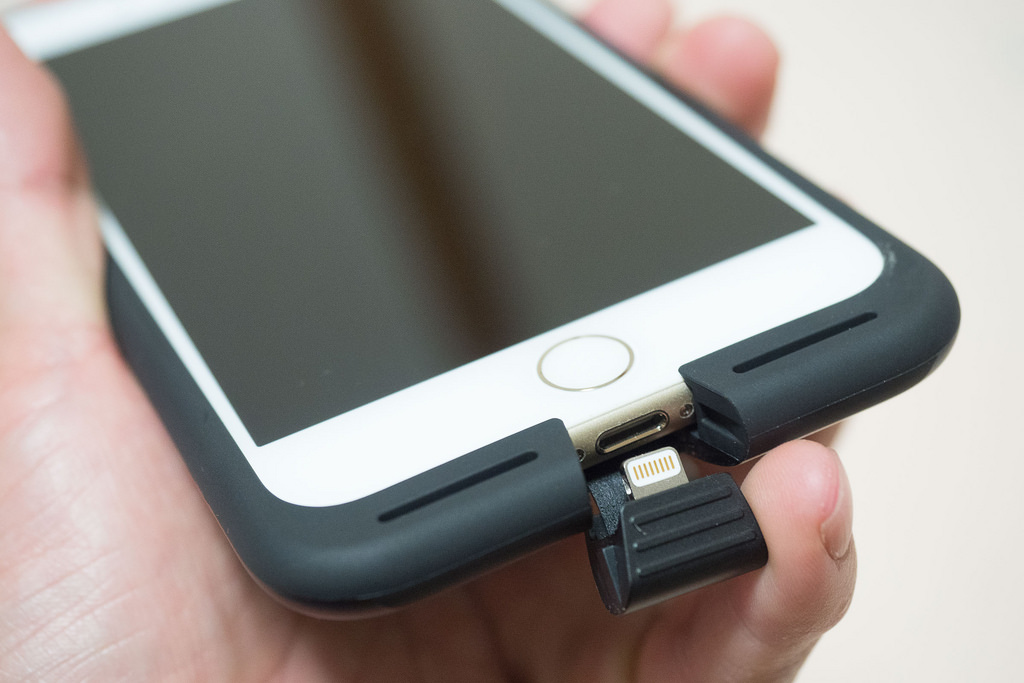 Iphone7や7plusをワイヤレス充電可能にするケース Air Charge が便利だぞ むねさだブログ