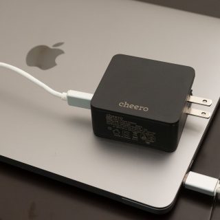 【本日発売！】cheeroからMacBookなどの充電に最適・コンパクトなUSB Type-CのACアダプタが発売だぞ！