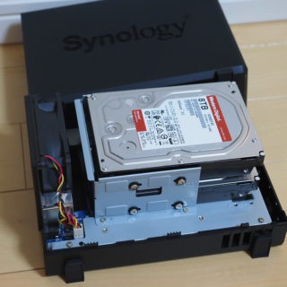 自宅の写真・動画保存に！家庭用NAS「Synology DS218play」に16TB搭載して設置したぞ！
