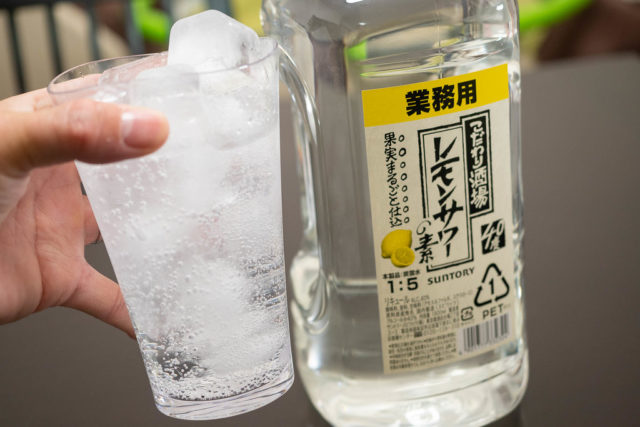 自宅で好きなだけレモンサワー！「業務用こだわり酒場のレモンサワーの素」がめっちゃ良いぞ！ | むねさだブログ