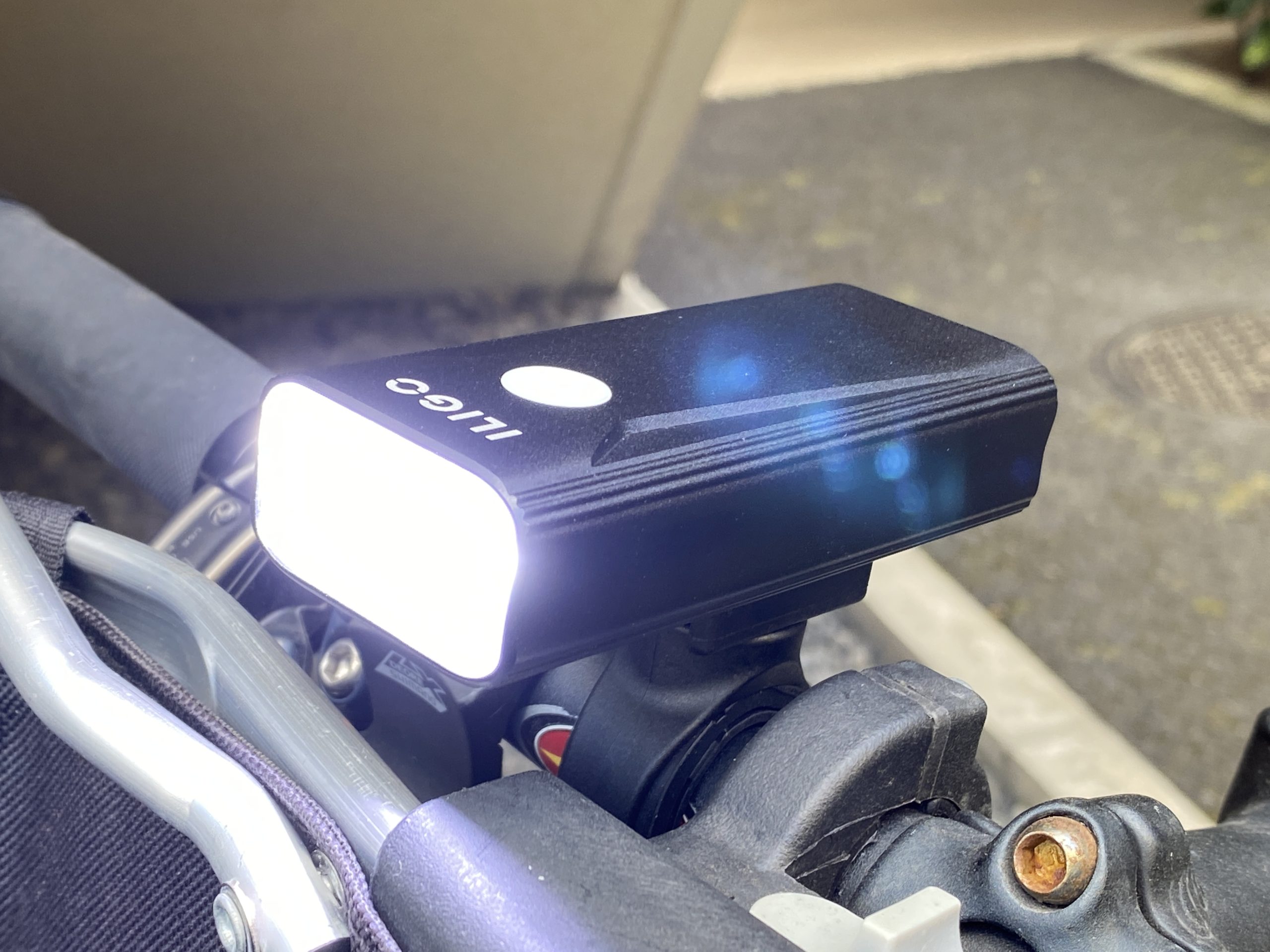 自転車用ライトに！大容量6400mAhバッテリー内蔵・1200ルーメンの高輝度LEDライトが安心だぞ！ | むねさだブログ