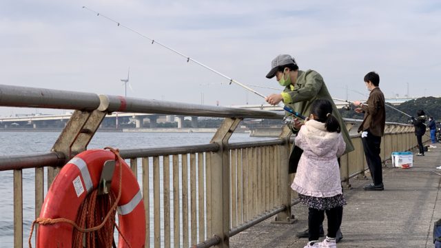 初心者が子連れで海釣り！手ぶらでもOKな「川崎市 東扇島西公園」が楽しいぞ！
