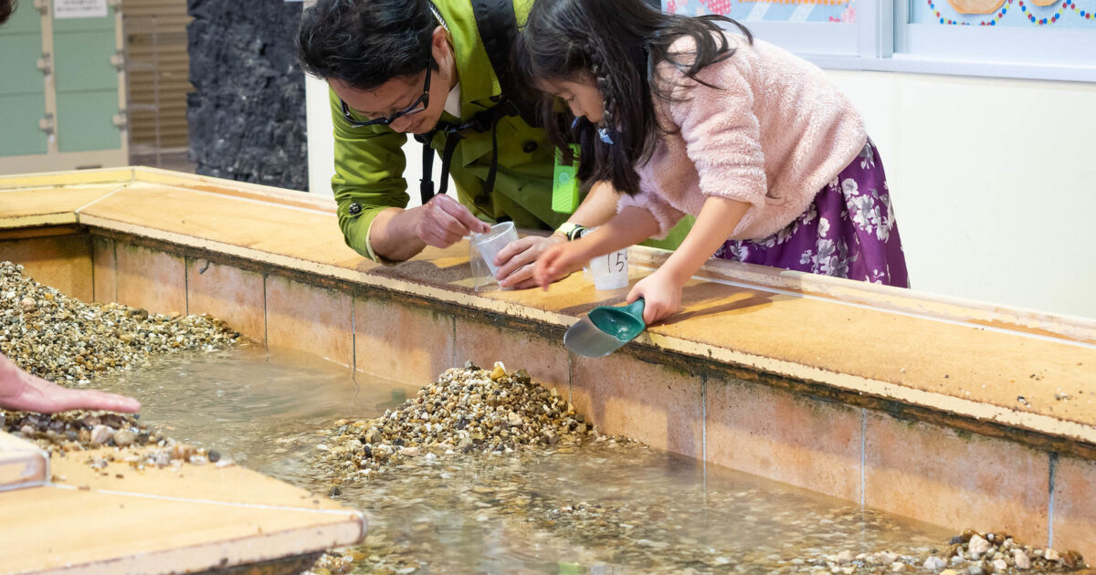 宝石探し体験ができる静岡県富士宮市「奇石博物館」の宝石わくわく広場が楽しいぞ！ | むねさだブログ