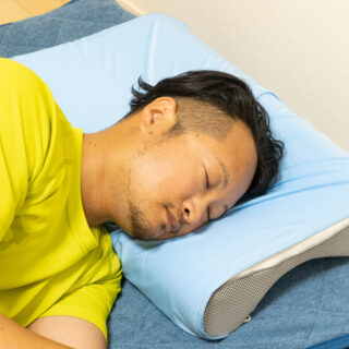 雲のような寝心地「KUMO Pillow」はカーボン素材の新感覚枕だぞ！