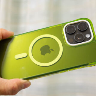 iPhone 15 Pro MaxでMagSafe対応の黄緑色のケースはまだまだ選択肢が少ないぞ…！