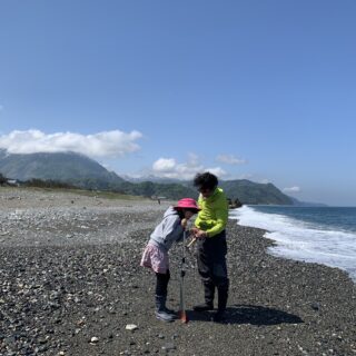 新潟県糸魚川市のヒスイ海岸で、ヒスイ探しが楽しいぞ！