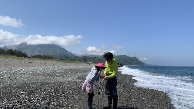 新潟県糸魚川市のヒスイ海岸で、ヒスイ探しが楽しいぞ！