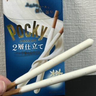 【新商品】ポッキー2層仕立て＜バニラ香るホワイト＞がふんわりムースとパキッとプレッツェルで美味しいぞ！