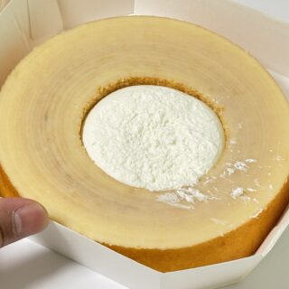 ローソンの大きな生バウムクーヘン（ミルククリーム）がしっとりパリッとクリーミーで美味しいぞ！