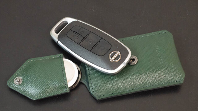 abrAsusから「AirTagが入る車のキーケース」が発売！高級感があって満足度が高いぞ！