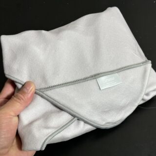 くっつく不思議なクロス「CAMWRAP」がポケット付きで便利だぞ！