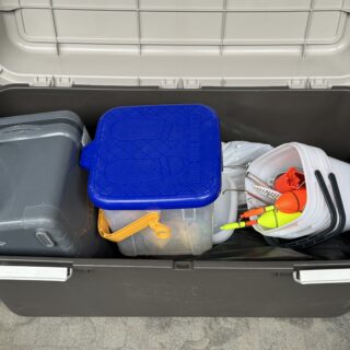 ベランダの荷物を日光や汚れから守る！大型ホームボックスが釣具やアウトドア用品の保管に便利だぞ！