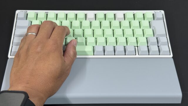 バード電子からシリコン製HHKB専用パームレストが発売！しっとり柔らかくて使い勝手良いぞ！
