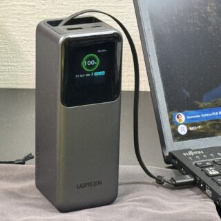ノートPCを充電できる！20000mAh・165W出力のUGREENモバイルバッテリー！ケーブル内蔵で便利だぞ！