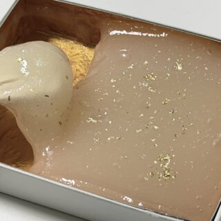 金沢土産！「金澤金箔 生羽二重餅」が金箔入りのトロトロ食感で美味しいぞ！