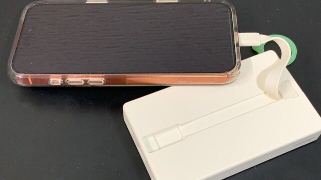 安心して長く使えるcheeroの準固体電池搭載モバイルバッテリー！ケーブル内蔵で安心・便利だぞ！