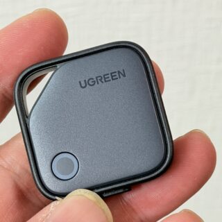 【割引クーポンあり】AirTag互換！UGREENの充電式スマートトラッカーが電池不要でコスパ良いぞ！