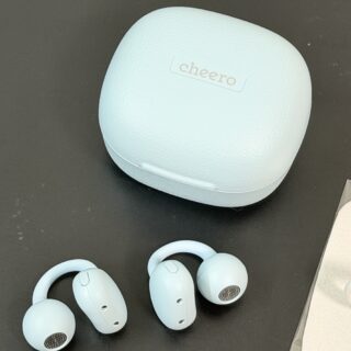 耳を塞がないイヤーカフ型ワイヤレスイヤホンが、OCAとコラボ！色味やパッケージがかわいいぞ！