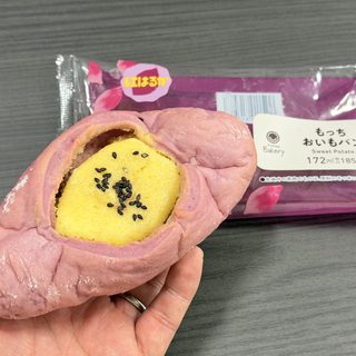 【ファミマのおいも収穫祭】もっちおいもパン（紅はるか）が、もっちもち＆ねっとり食感で美味しいぞ！
