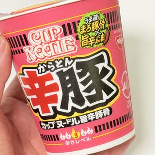 カップヌードル「辛豚（からとん）」が、豚骨の香りガツン！旨辛で美味しいぞ！