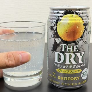 新発売！サントリー「THE DRY〈グレープフルーツ〉」が果実感ありつつドライで美味しいぞ！